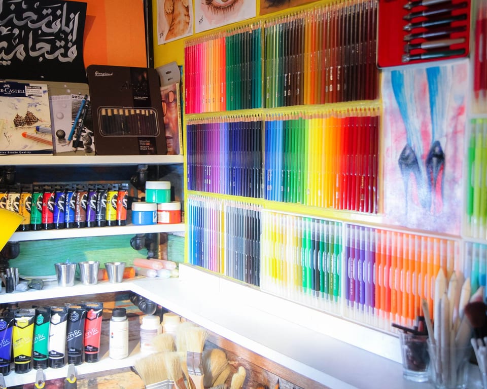 Pigments, crayons et matériel de l'atelier